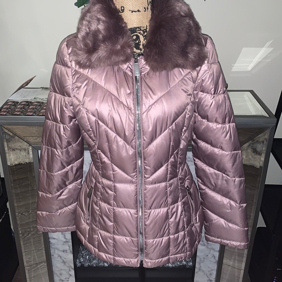 Kenneth Cole puffer jacket with faux fur collar. - Picture 2 of 7